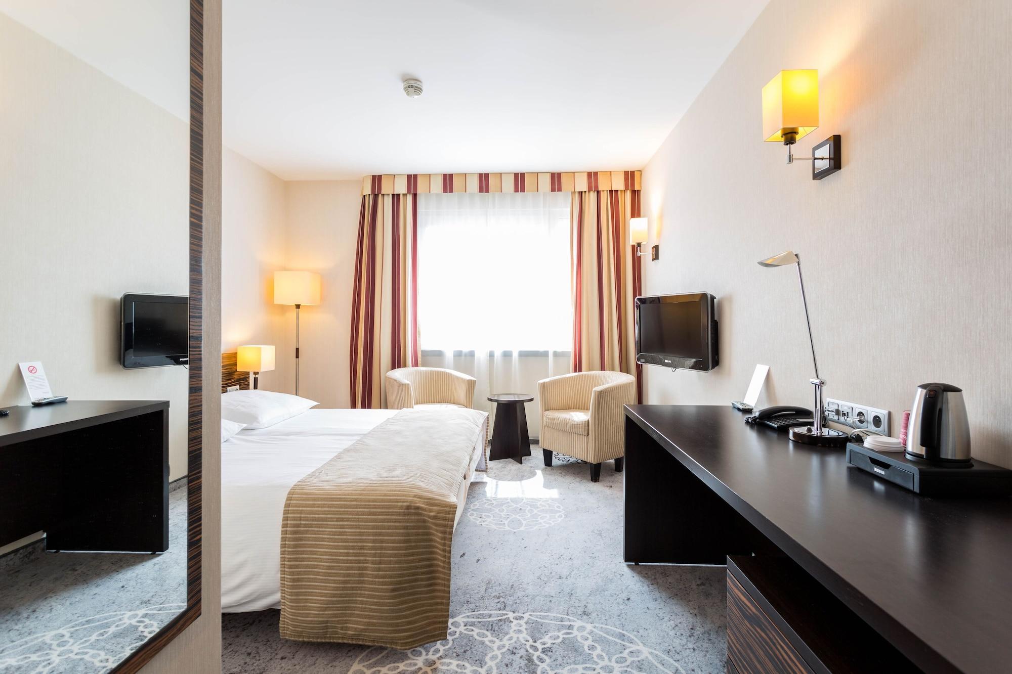Qubus Hotel Kielce Exterior photo