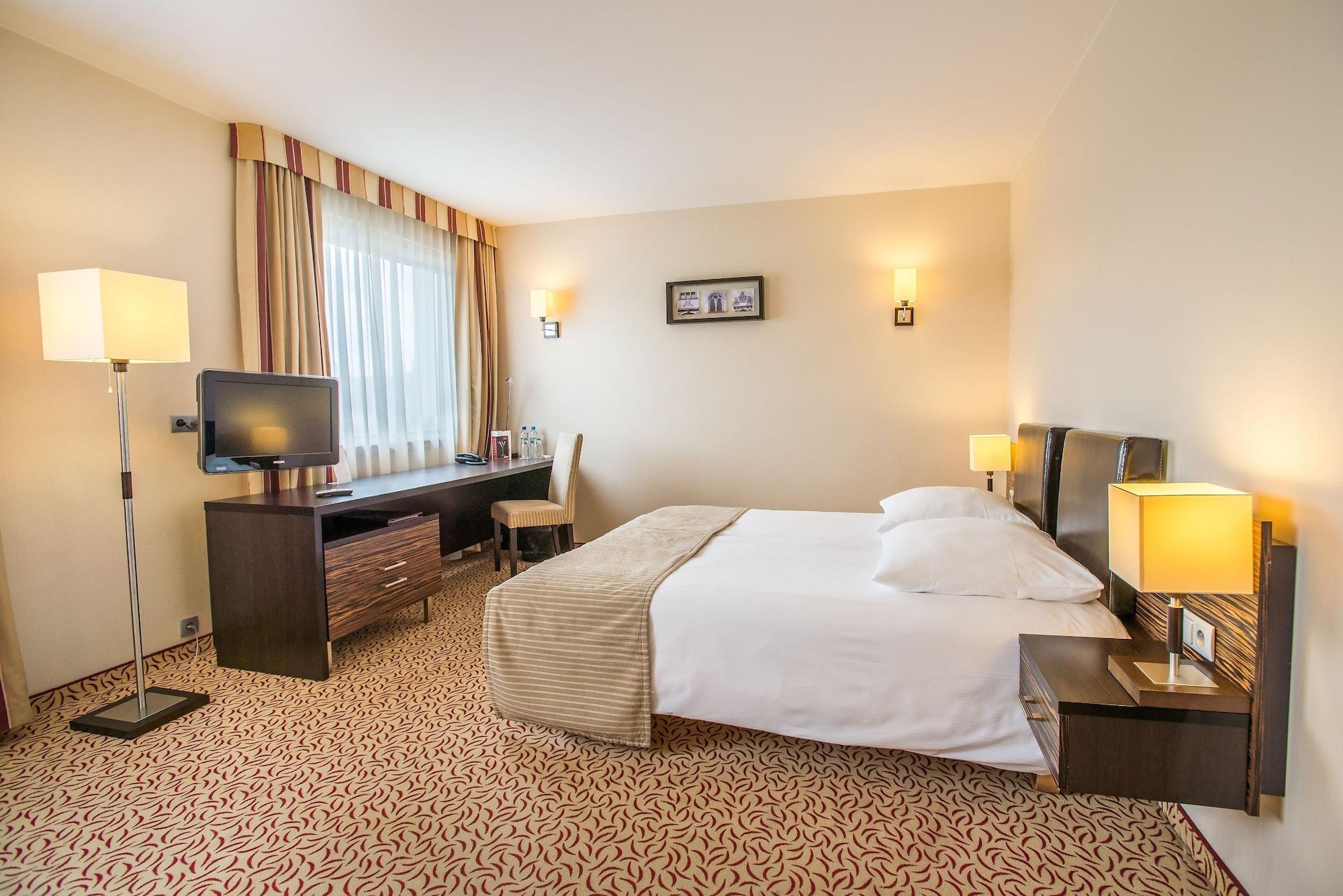 Qubus Hotel Kielce Exterior photo