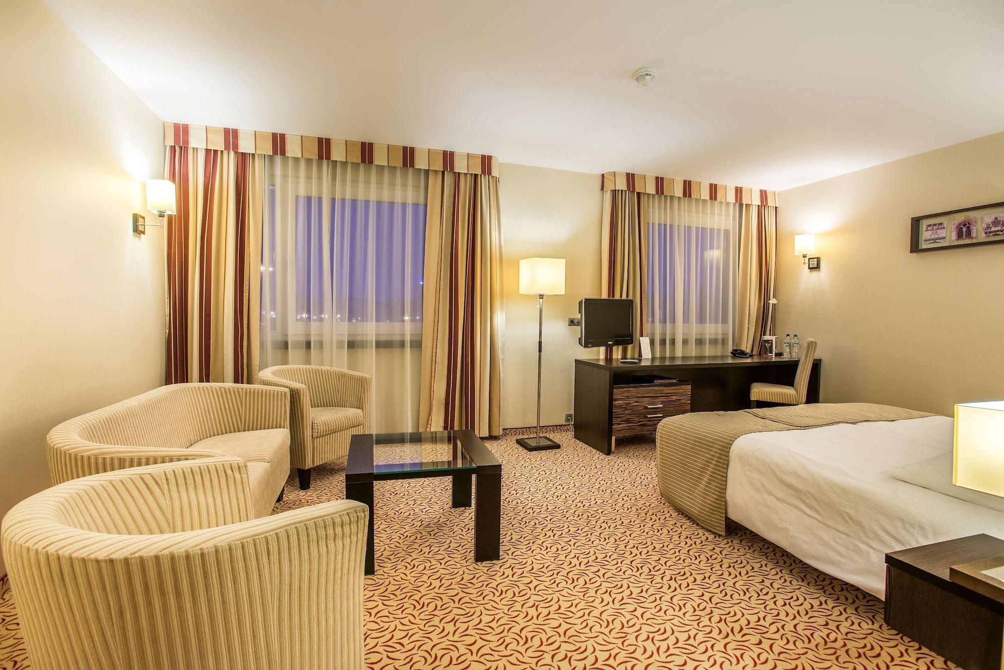 Qubus Hotel Kielce Exterior photo