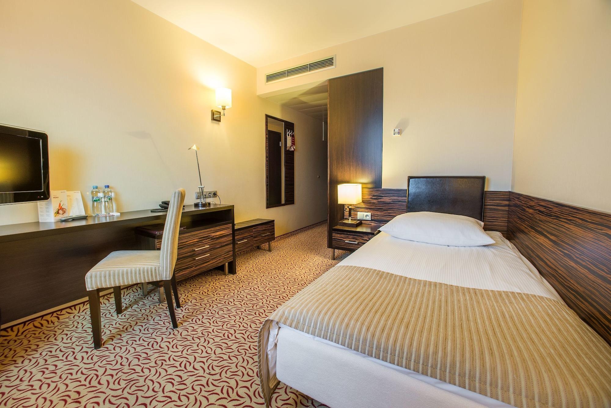 Qubus Hotel Kielce Exterior photo